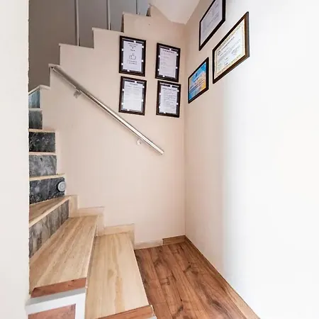 Arya Roof House مرمريس