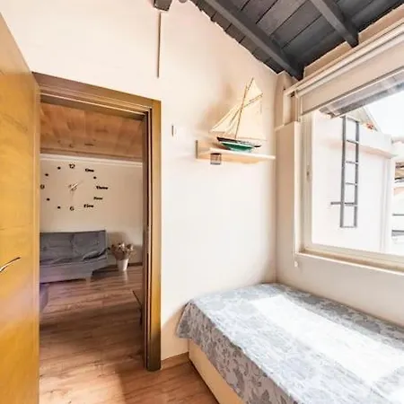 Βίλα Arya Roof House