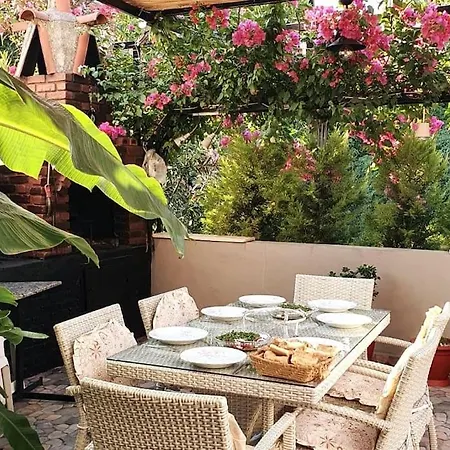 Arya Roof House فيلة مرمريس