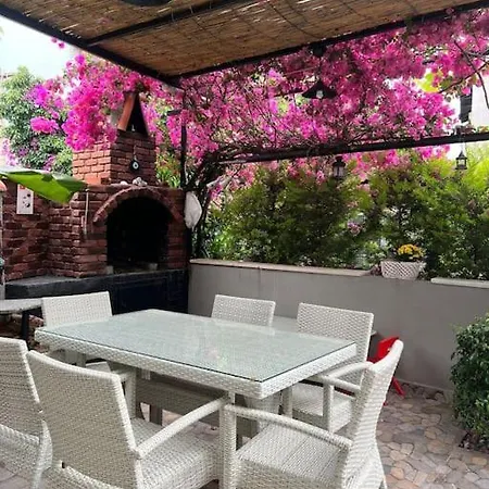 Arya Roof House * Μαρμαρίς