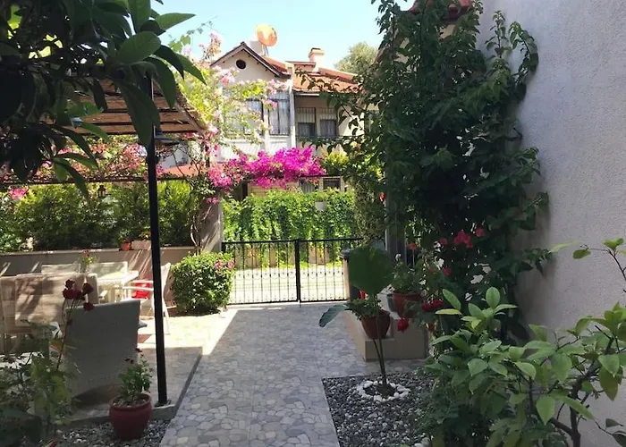 Merkez Bahçeli Müstakil Ev Arya Roof House Villa
