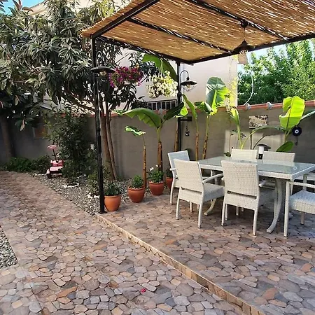 Вилла Arya Roof House *