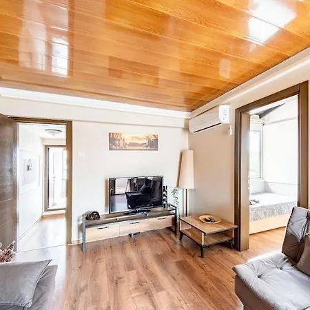 Merkez Bahçeli Müstakil Ev Arya Roof House