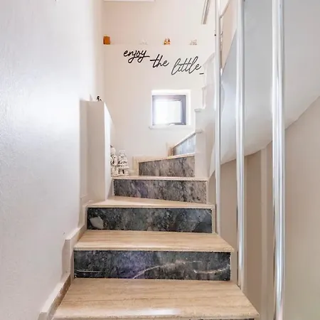 Вилла Arya Roof House *