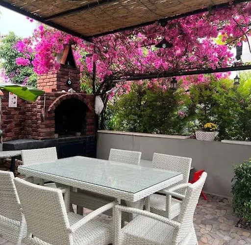 Merkez Bahceli Muestakil Ev Arya Roof House * מרמריס